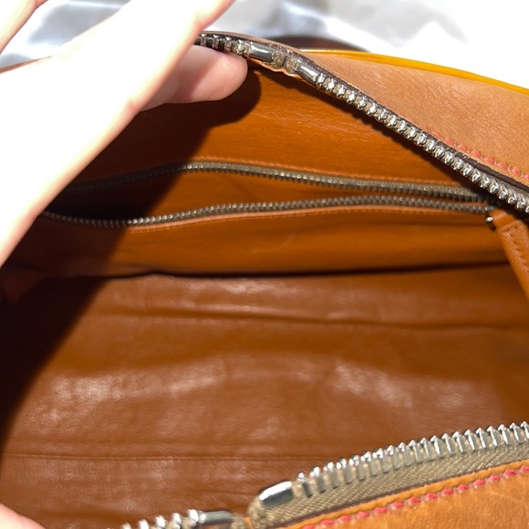 Over the shoulder Prada bag - Picture 13 of 13